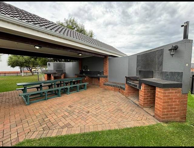 2 BEDROOM PROPERTY TO RENT IN BRENTWOOD PARK